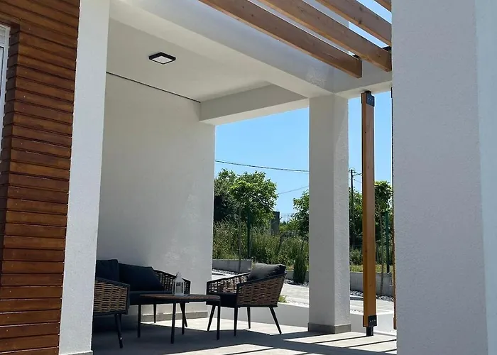 Casa Toleni * Bacevac